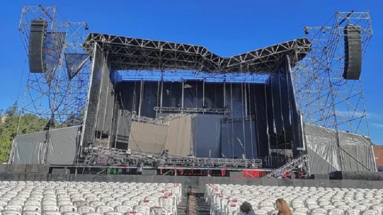 Se derrumbó parte del escenario donde iba a actuar Tini 