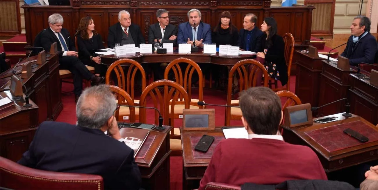 Diputados debate la autonomía municipal