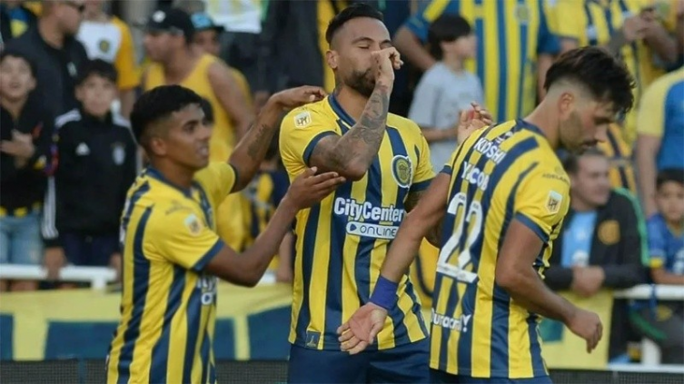 Julián Velázquez sufrió una lesión en la rodilla y quedó descartado 