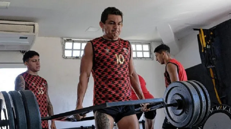 Falcioni probó con Pulga para el Clásico