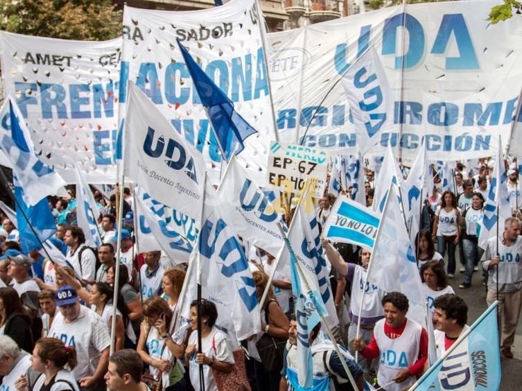 Universitarios: UDA acordó un nuevo aumento salarial
