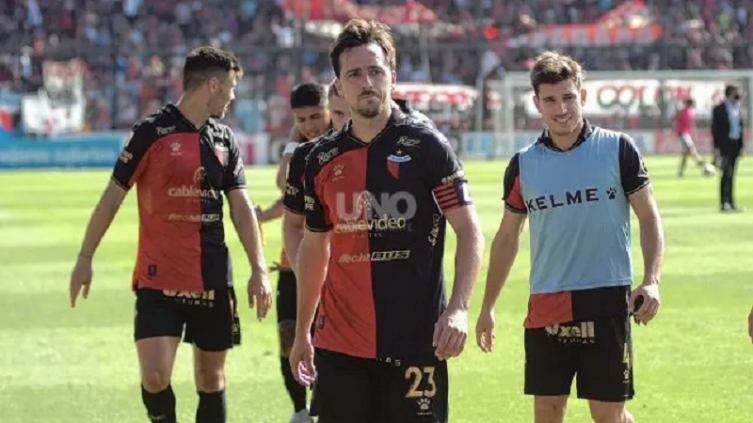 Colón insiste por Lértora y Bernardi