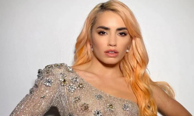 Lali Espósito conmovida con una niña que vendía dibujos para ir a su show