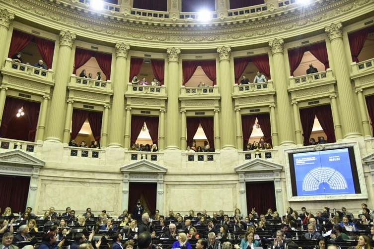 Media sanción a alivio fiscal de monotributistas y autónomos