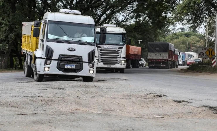 Transportistas cortan rutas en el sur de la provincia