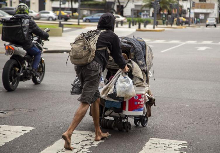 Una familia necesitó casi $100 mil para no ser pobre en mayo