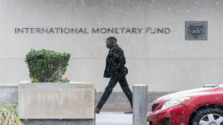 El FMI aprobó la primera revisión del acuerdo con Argentina 