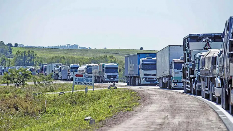 Transportistas aseguran que podría faltar productos por gasoil
