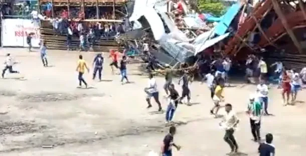 Se desplomó una tribuna de una plaza de toros en Colombia: hay al menos cuatro muertos