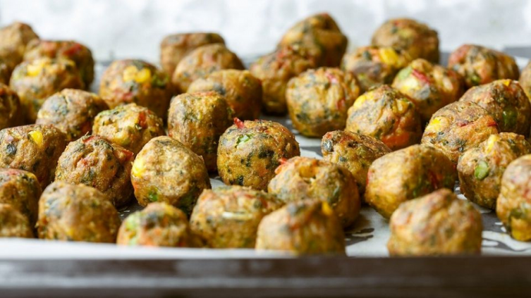 Albondiguitas de verduras, arroz y lentejas