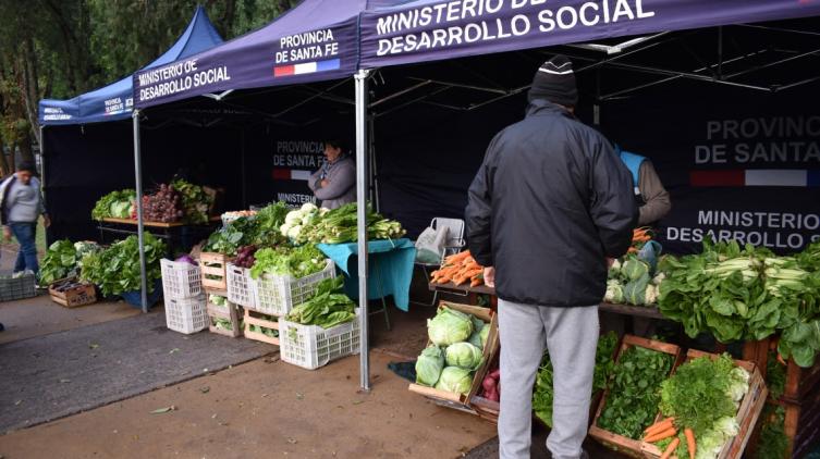 La provincia puso en marcha una feria con productores de la economía social