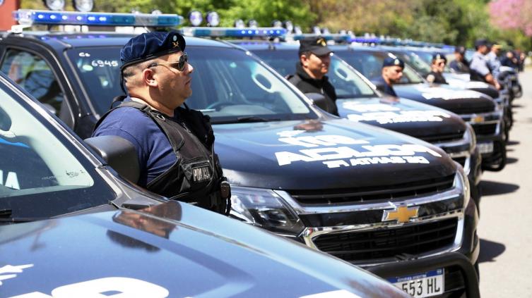 Renunció el Subjefe de Policía cuestionado por viajar en un auto oficial