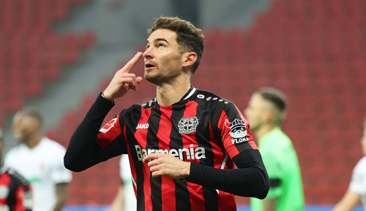 El DT del Frankfurt escogió a Alario antes que a Gotze