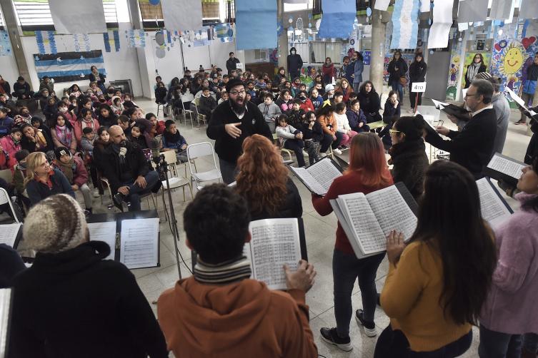 Coro Municipal: de gira por las escuelas, con canciones para las infancias