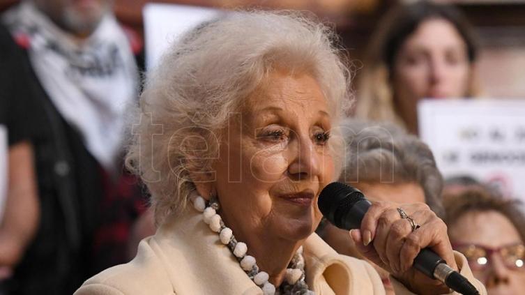 Estela de Carlotto intercedió para que el Presidente hable con Cristina Kirchner