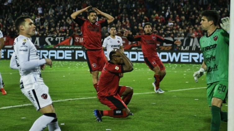 Newell's dejó escapar tres puntos, Patronato se lo empató en el final