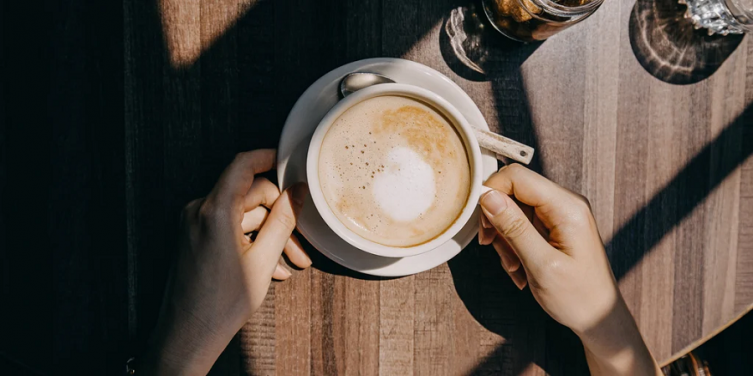 Café: beneficios de tomar una taza por la mañana