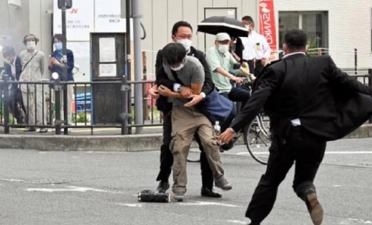 Quién es el detenido por el crimen del premier japonés Abe