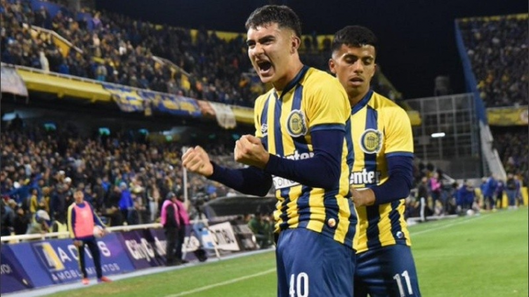 Central venció a Sarmiento y logró la primera victoria con Tevez