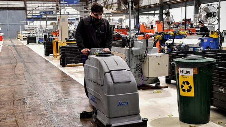 El trabajo registrado creció 4,8% interanual en abril