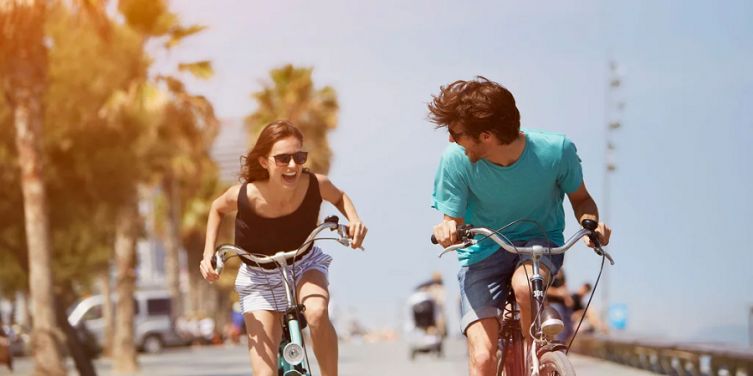 Científicos dan razones por las que el sol y el calor nos hacen sentir felices