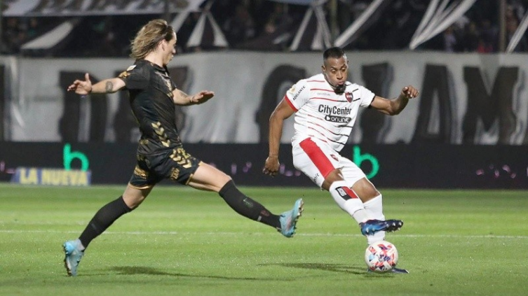 Newell's ganaba, se metió atrás y Platense se lo empató