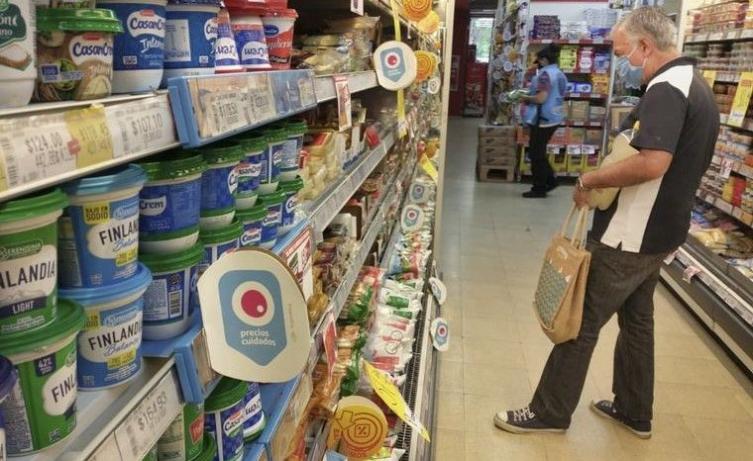 Los aumentos en alimentos siguen por encima de la inflación interanual
