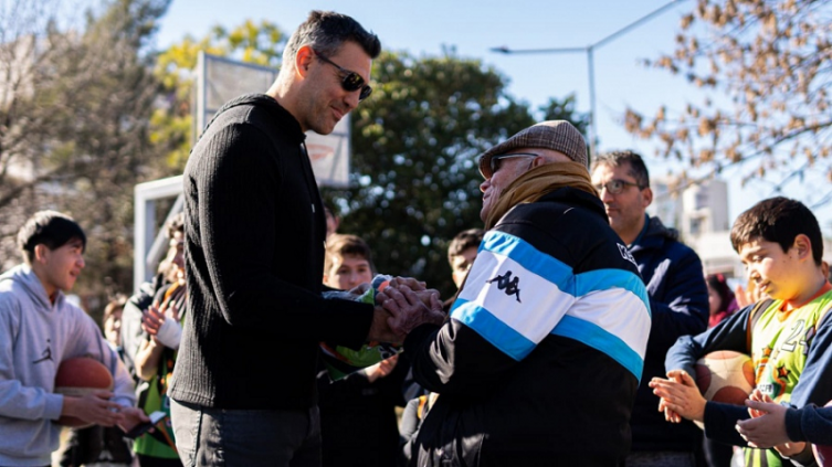 Luis Scola con la Fundación Pupi hicieron una obra en Martín Coronado