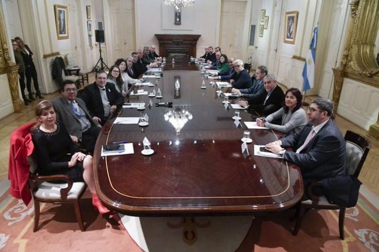 Nueva reunión de Gabinete en medio de la disparada del blue