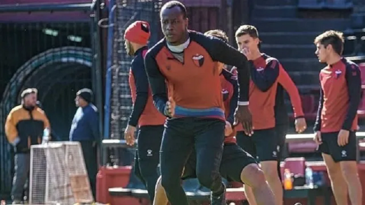 Perlaza está preparado para su debut en Colón