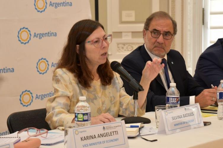 Batakis aseguró a inversores que tiene el apoyo de Cristina, Alberto Fernández y Massa