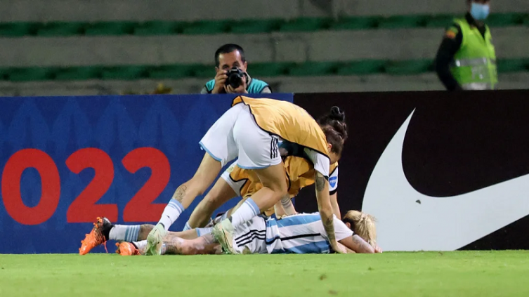 Argentina le ganó 3-1 a Paraguay y clasificó al Mundial femenino 2023