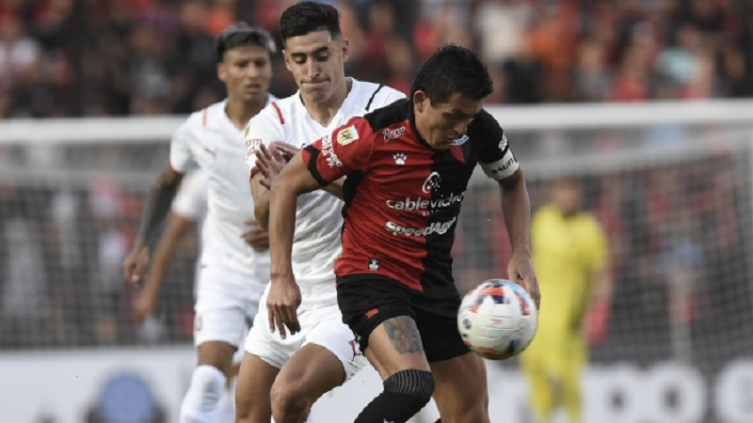 Preocupante actuación de Colón que fue goleado por el Rojo ante un público que emociona