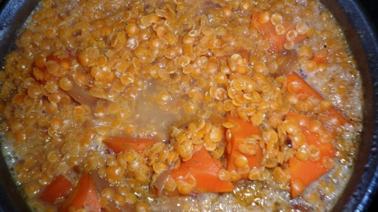 Guisito de lentejas turcas