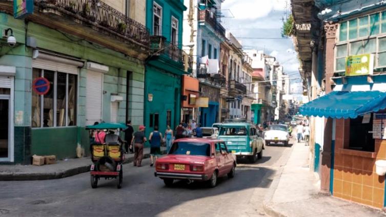 Cuba comprará dólares en el mercado paralelo en busca de restablecer un mercado cambiario