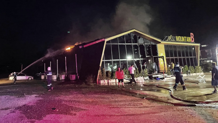 Tailandia: catorce muertos y 40 heridos al incendiarse una discoteca