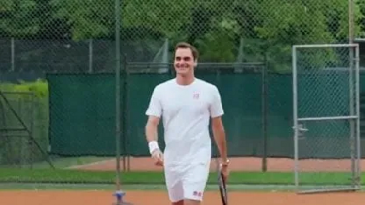 Federer volvió a las canchas para cumplir con un fanático
