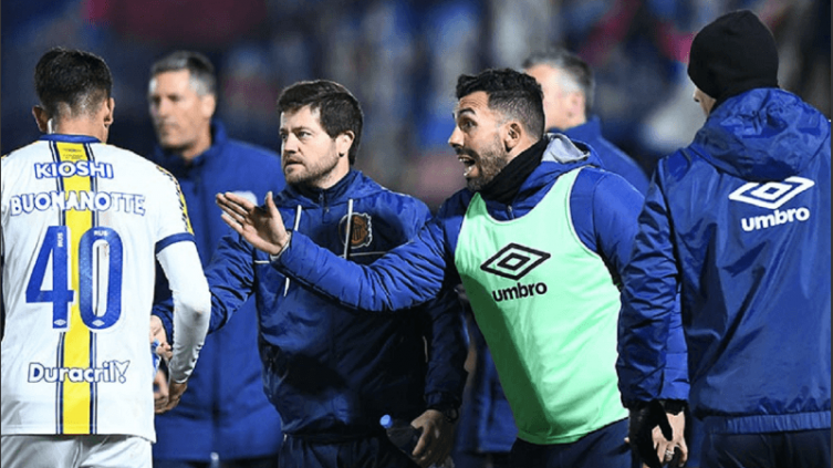 Tevez respaldó a los pibes y marcó la cancha