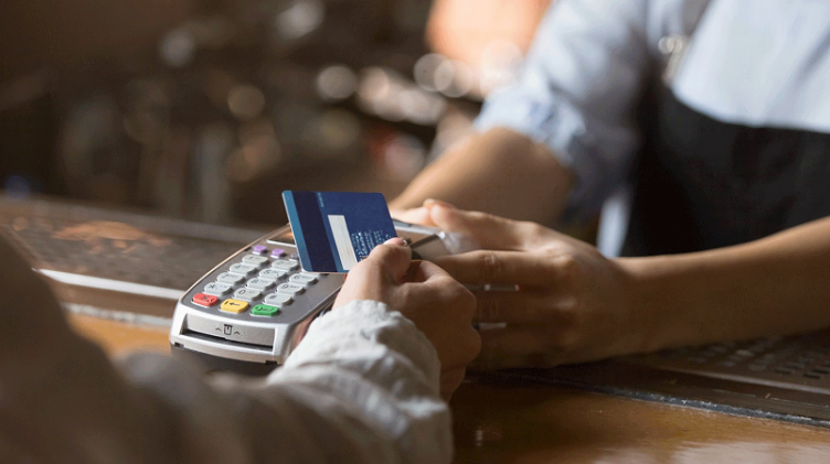 Las horas que debemos trabajar para comprar bienes con un salario medio