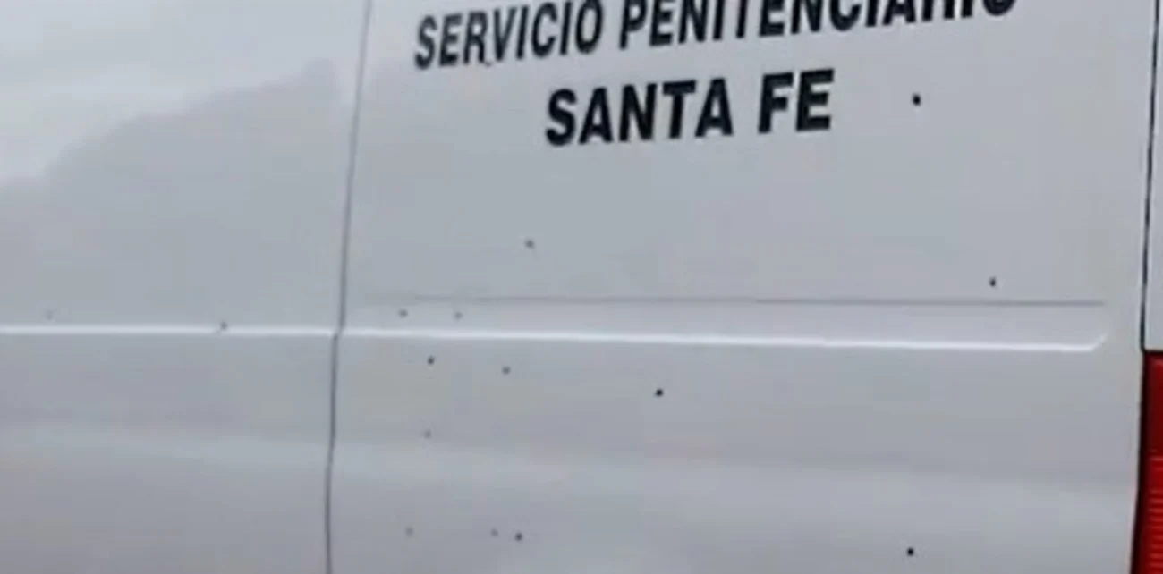 Acribillaron a una camioneta del Servicio Penitenciario