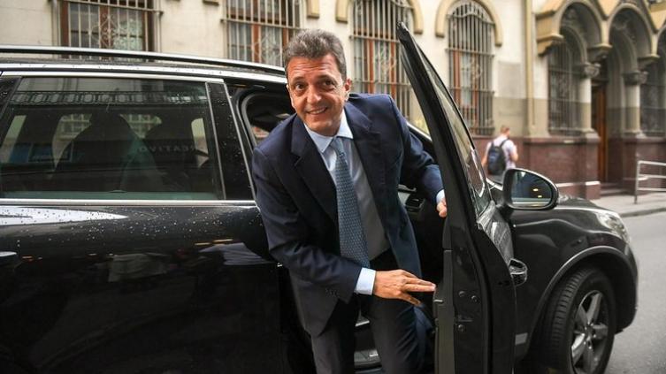 Massa define un nuevo paquete de medidas y anuncia a su viceministro