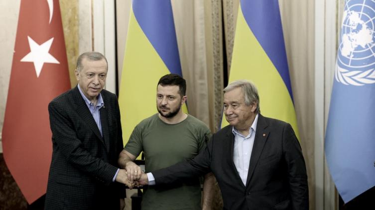 Erdogan confirmó que se ofreció a mediar entre Rusia y Ucrania al reunirse con Zelenski