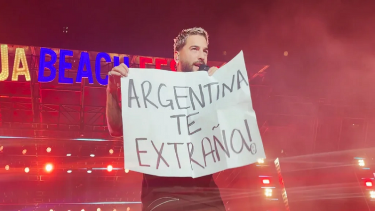 Maluma se dirigió a fans argentinos en medio de un show en México