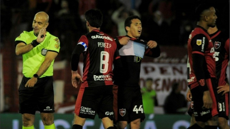 Newell ´s: Astore opinó de los arbitrajes