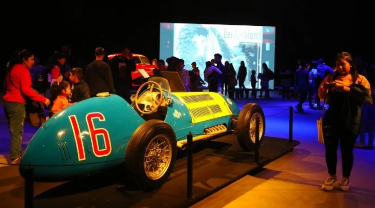 Los autos que Juan Manuel Fangio manejó estarán en Tecnópolis