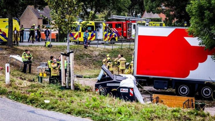 Un camión atropelló a un grupo de personas en Holanda: seis muertos