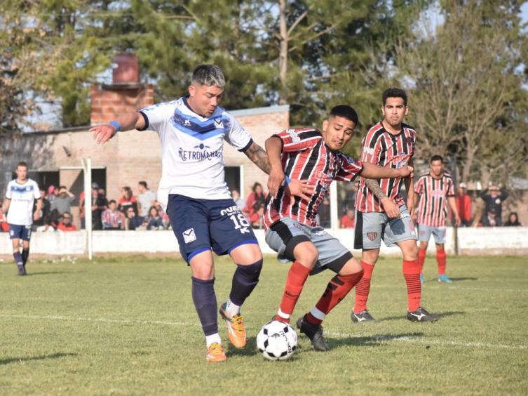 Juventud Unida ganó el clásico y es el líder del ascenso