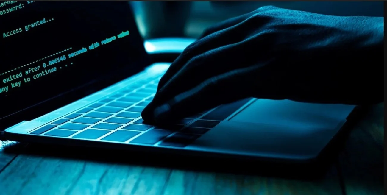 Le hackearon la cuenta bancaria en dólares y se la vaciaron