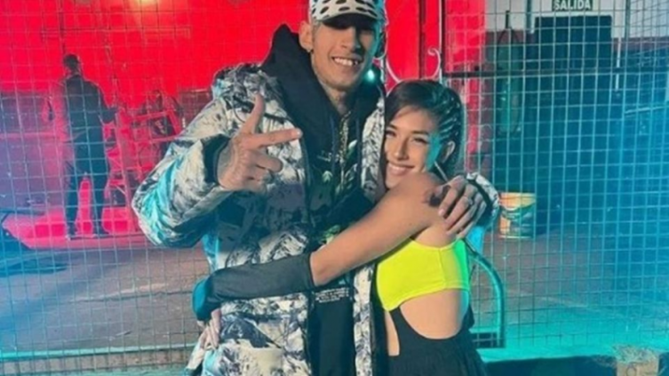 Viral: L-Gante saliendo de un hotel alojamiento con una de sus bailarinas