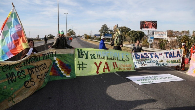 Suspendieron la marcha y acampe sobre el puente a Victoria
